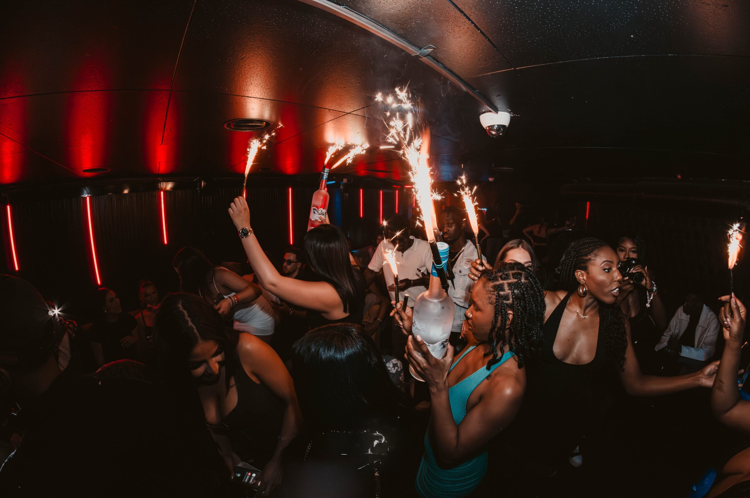 Lumières et boule à facettes du B Club Genève