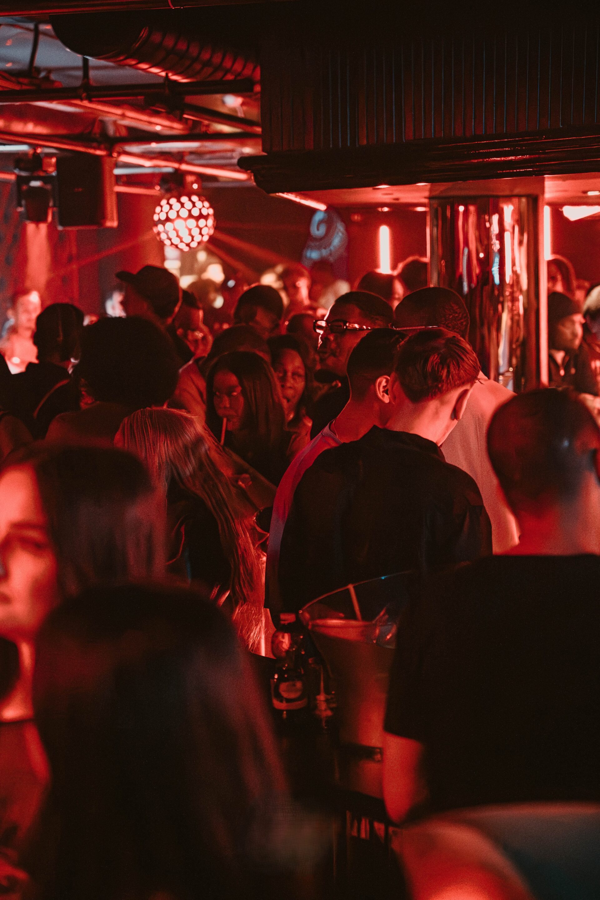 Ambiance nocturne de la discothèque B Club
